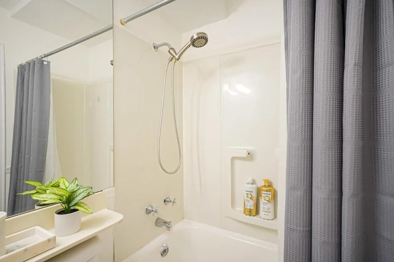 Luxury Downtown Studio King Bed City View Seattle